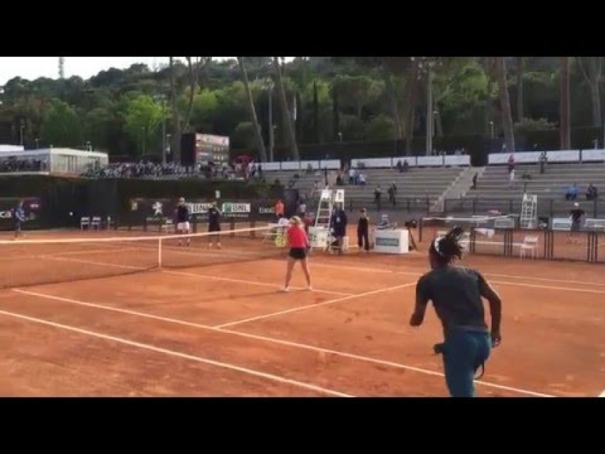 Video: Monfis PRESKOČIO teniserku prije smeča!