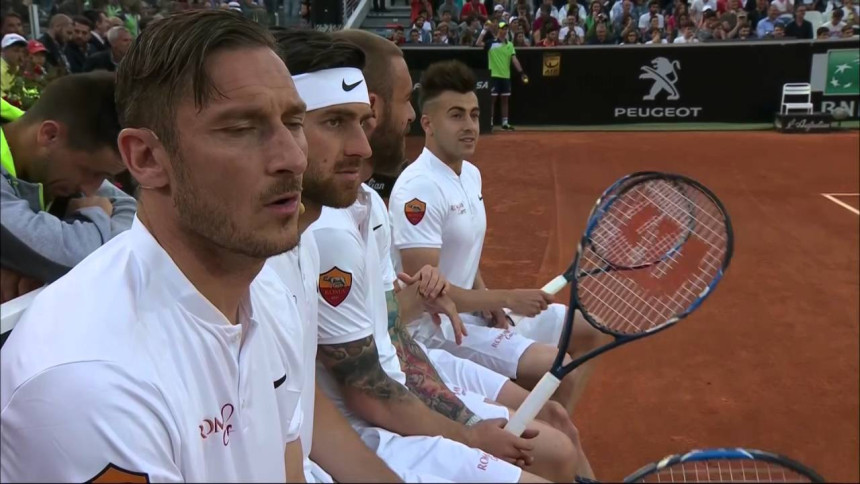 Video, Rim - Masters: Fudbaleri Rome u ulozi tenisera!