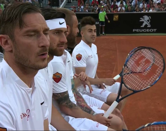 Video, Rim - Masters: Fudbaleri Rome u ulozi tenisera!