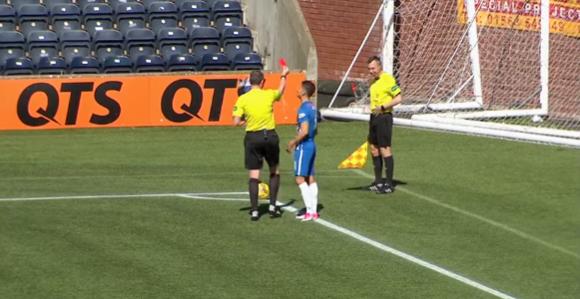 Video: Sudija pokazao crveni pomoćniku!