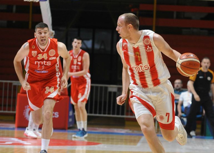 Topić debitovao, Zvezdi pobjeda i prvo mjesto!