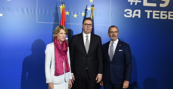 ''Živjela Evropa, živjela Srbija''