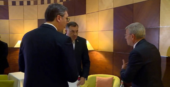Vučić između Dodika i Šefika  