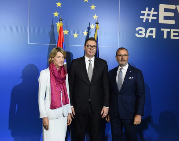 ''Живјела Европа, живјела Србија''