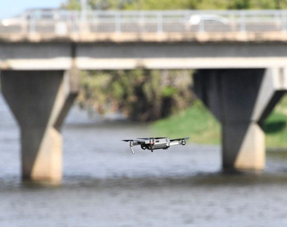 Dron blokirao aerodrom 