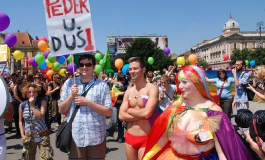10.000 људи на геј паради