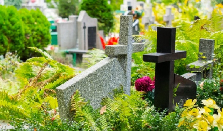 Vandalski čin na groblju u Kaknju