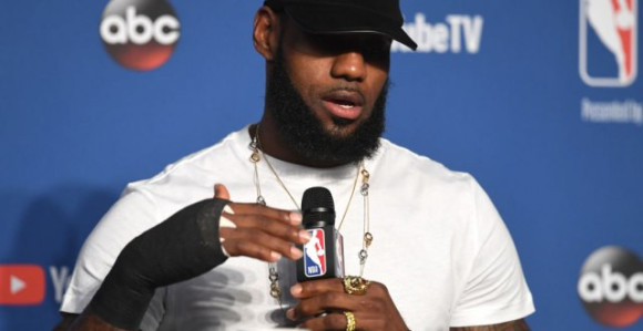 Veliki borac- Lebron igrao finale sa slomljenom šakom!