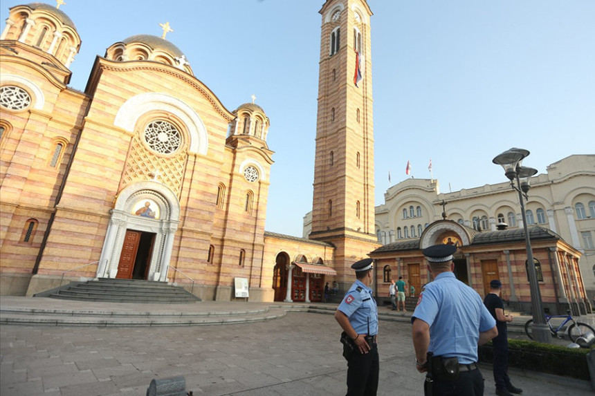 Полиција забранила паљење свијећа