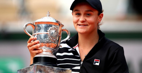 Барти, од крикета до тениса и врха Ајфелове куле!