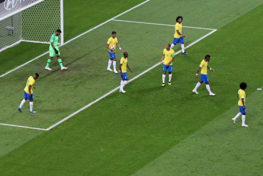 Navijači kamenovali autobus sa igračima Brazila!