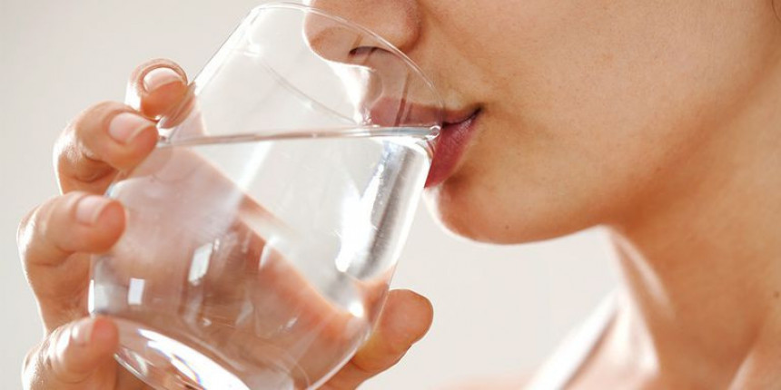 Prije odlaska na spavanje obavezno popijte čašu vode