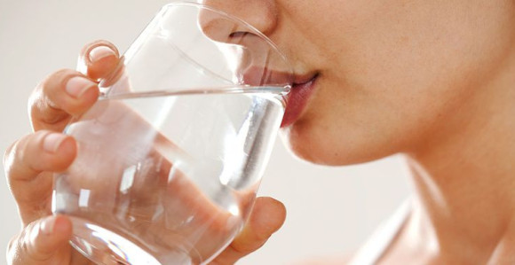 Prije odlaska na spavanje obavezno popijte čašu vode