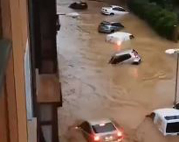 Španija: Bujica nosila automobile