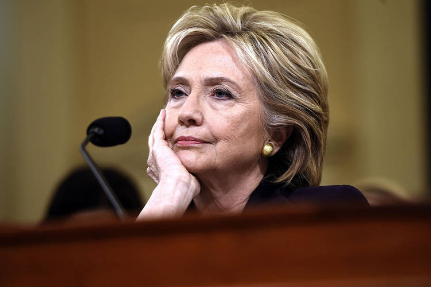 Klintonova "sumnjivo kašlje" i jedva hoda