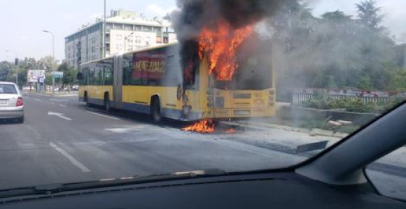 Zapalio se autobus, svi putnici pobjegli