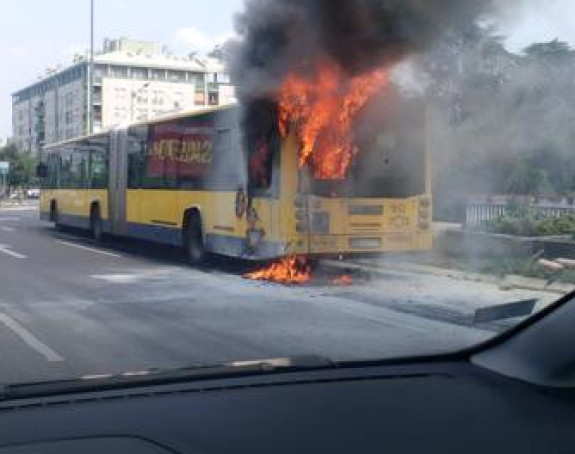 Zapalio se autobus, svi putnici pobjegli