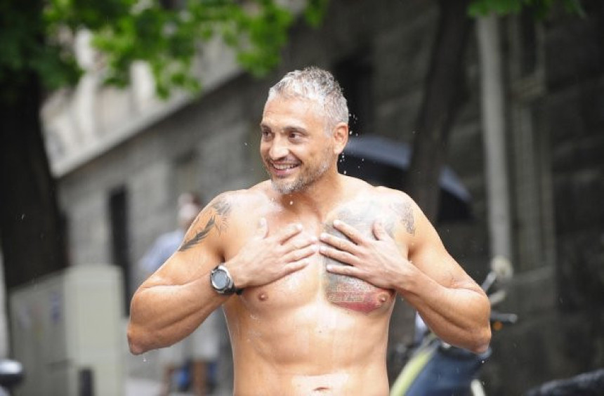 Čeda se ponovo razgolitio