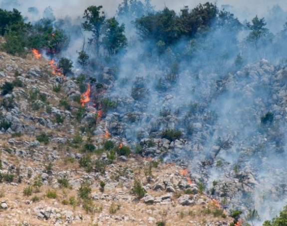 Активни пожари у Требињу и Билећи