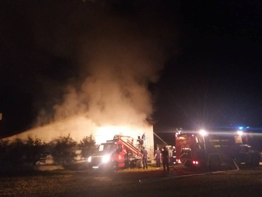 Гори штала: Пожар у Дворовима