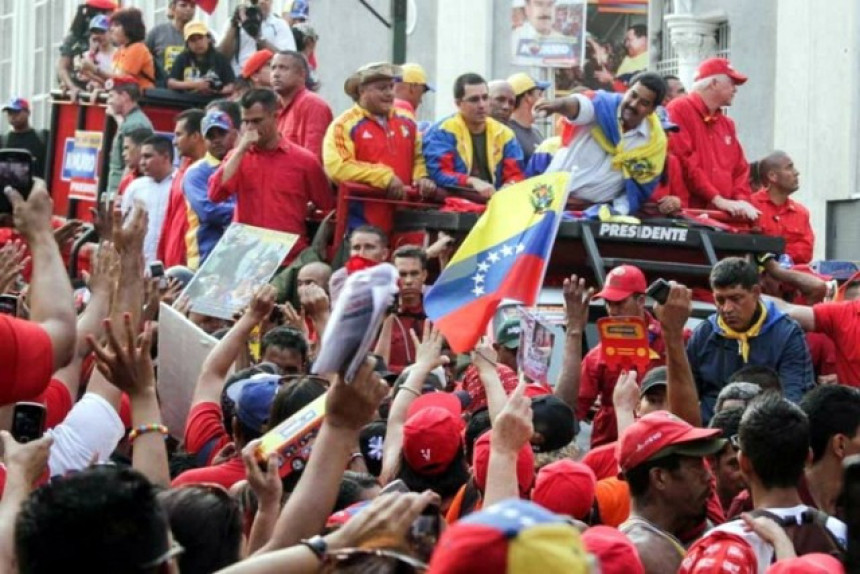Ustanak: Venecuela tone u haos