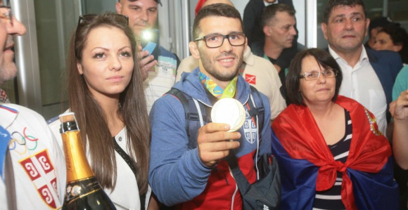 Davor Štefanek zaprosio djevojku na prijemu u njegovu čast!