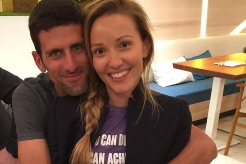 Novak stigao kući sa mezimicama