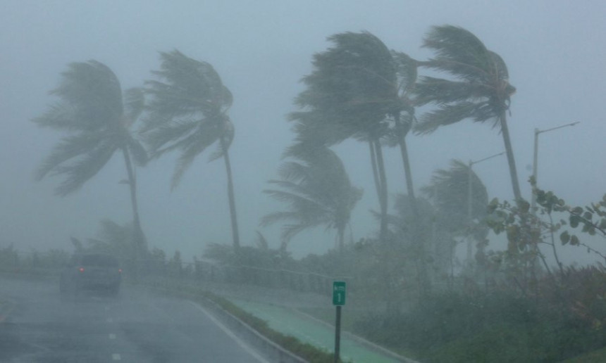 Ураган Ирма дува брзином 257 км/х