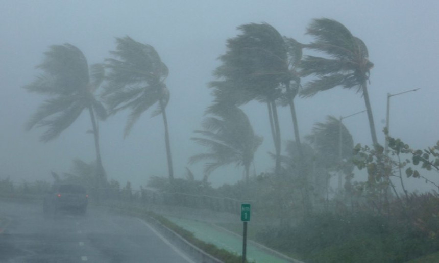 Uragan Irma duva brzinom 257 km/h