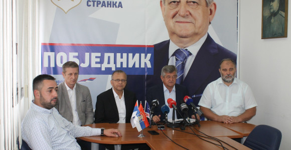Vrijeme je da se političari uozbilje 