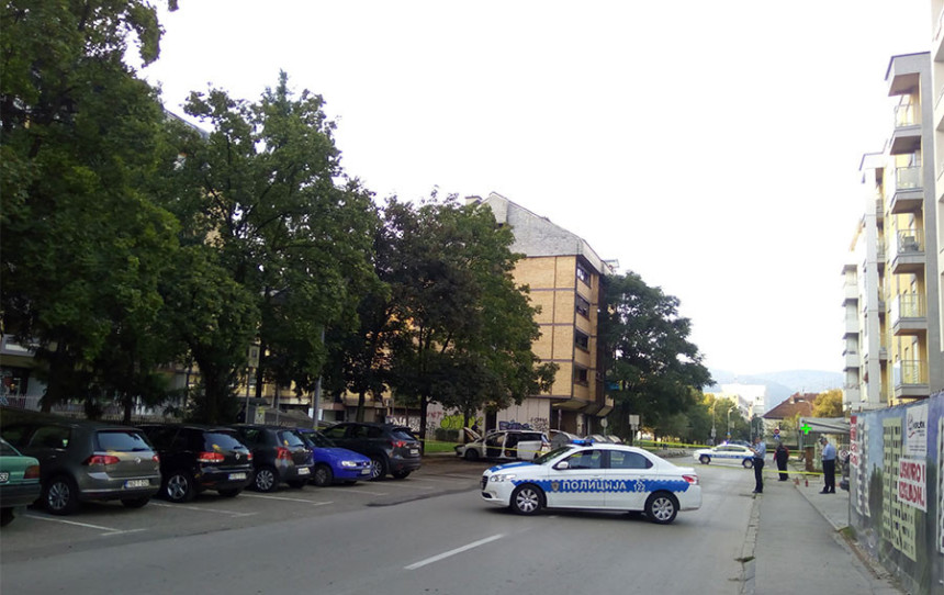 Zapaljen "reno" na parkingu