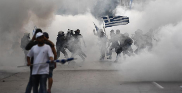 Solun: Suzavcem na demonstrante