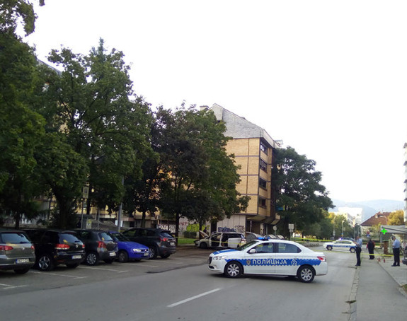 Zapaljen "reno" na parkingu 