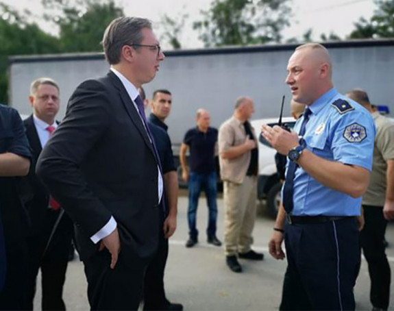 Haos: Policija zaustavila Vučića