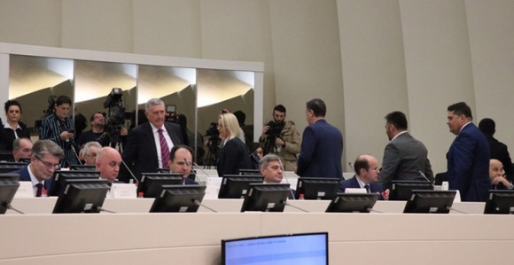 Parlament: Kako je primati platu, a ništa ne raditi...