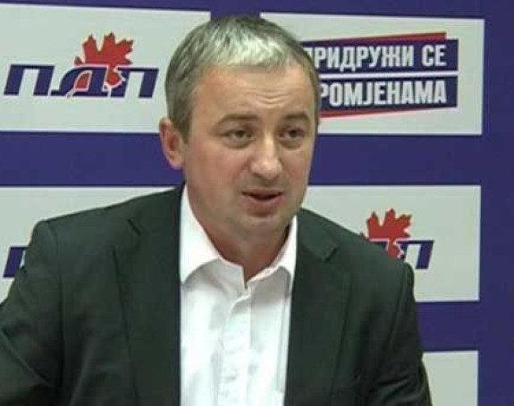 Апсурдне приче СНСД о изборној крађи