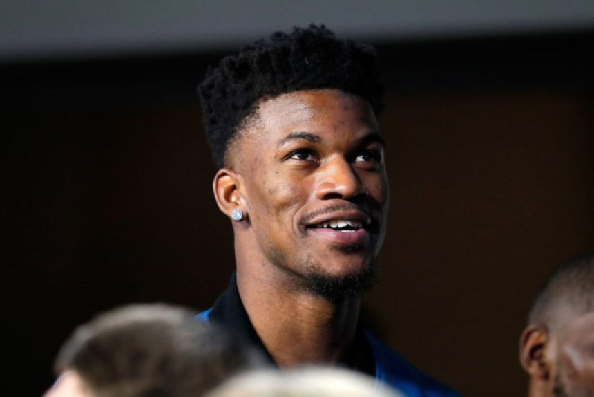 Saga se nastavlja - Džimi Batler ne odustaje od trejda!