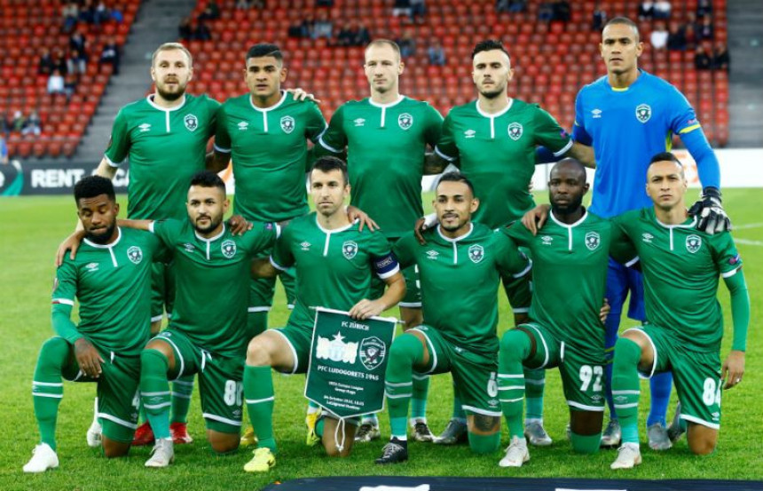 Puca Ludogorec po šavovima!