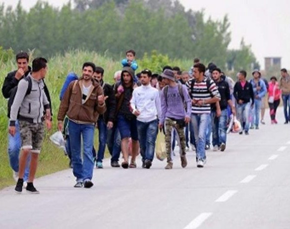 Hiljade migranata čeka pred granicom BiH