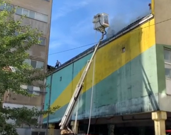 Запалио се кров на објекту Класа у Сарајеву
