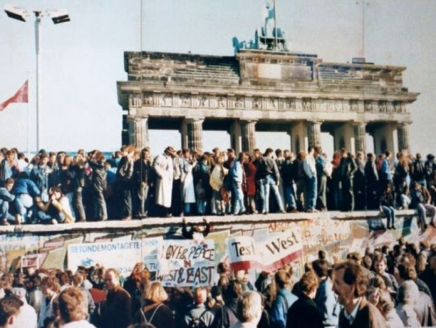 Na današnji dan pao je Berlinski zid