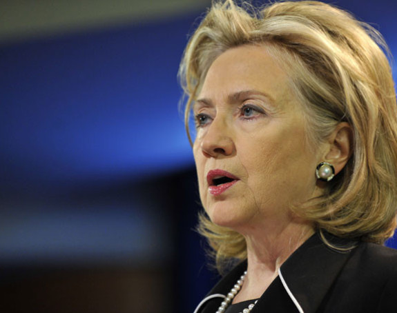 Hilari otišla da spava bez čestitke Trampu