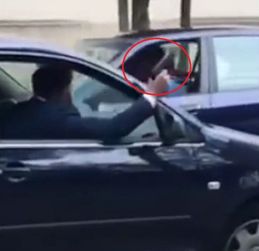 Kako izgleda kada se puca na svadbi