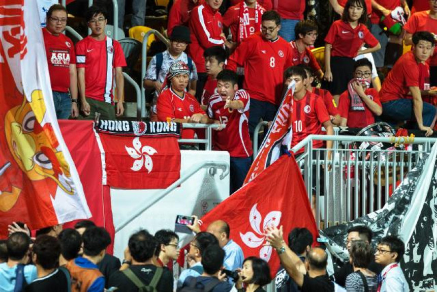 Hongkong kao Katalonija: Zvizuduci himni Kine!