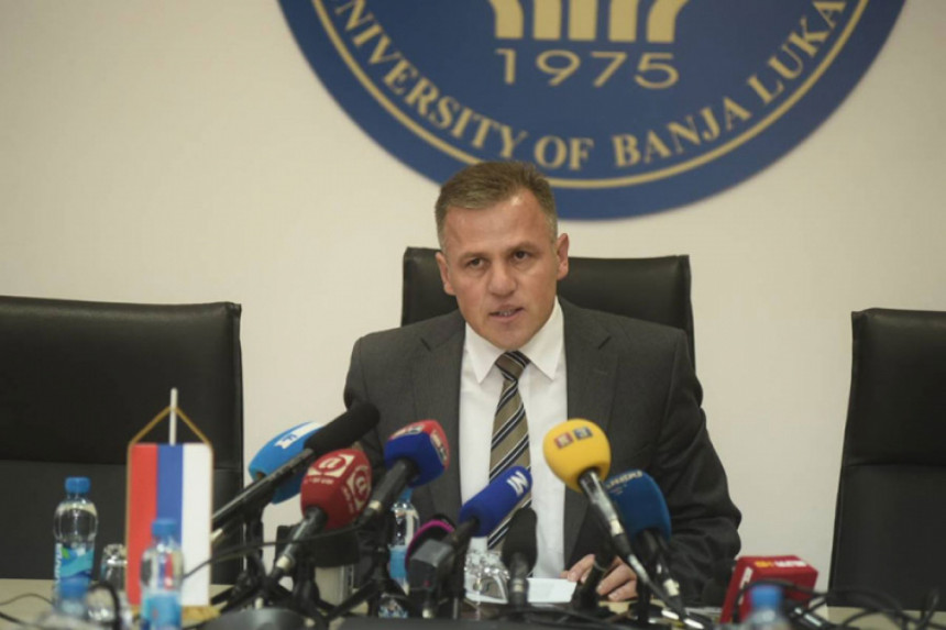 Rektor: Smišljena pobuna studenata