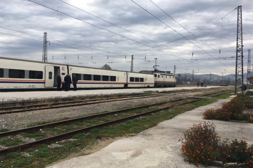 Бихаћ: Блокиран воз миграната