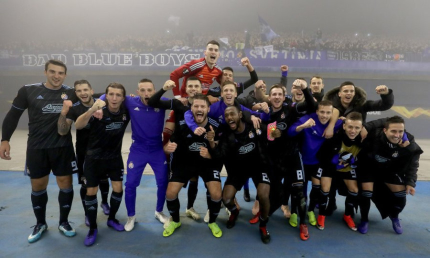 Ludnica u svlačionici Dinama, uz narodnjake, naravno!