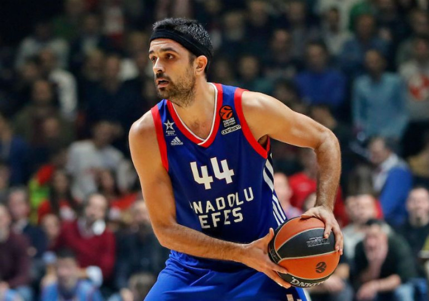 EL: Efes okrenuo u posljednjem minutu!