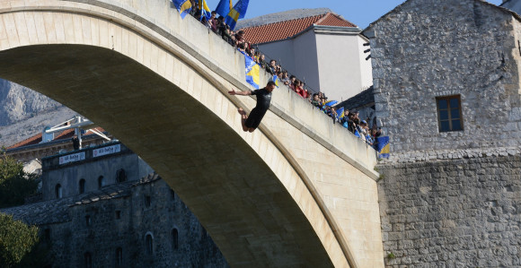 Zvuk sirene i "nijemi" skok