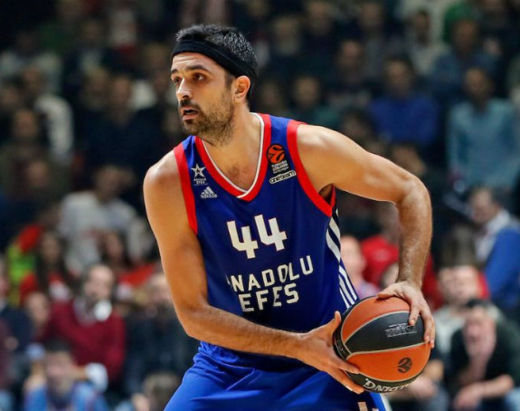 EL: Efes okrenuo u posljednjem minutu!